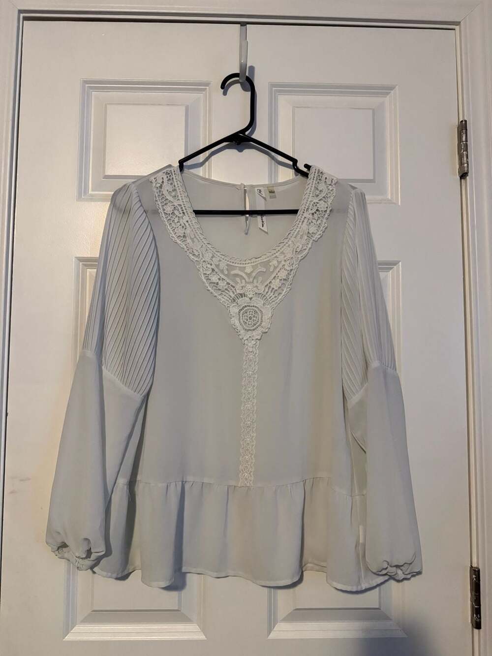 NY Collection White Long Sleeve Pleated Blouse with Lace Trim Size L